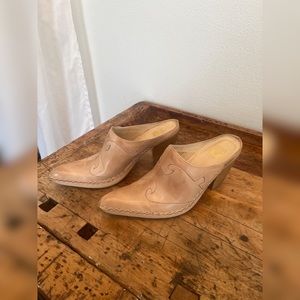 Slip on leather Frye mules